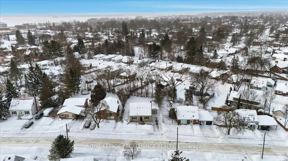 Photo 38 of 28 Fairway Avenue, Belleville, Belleville Ward — HOMEH