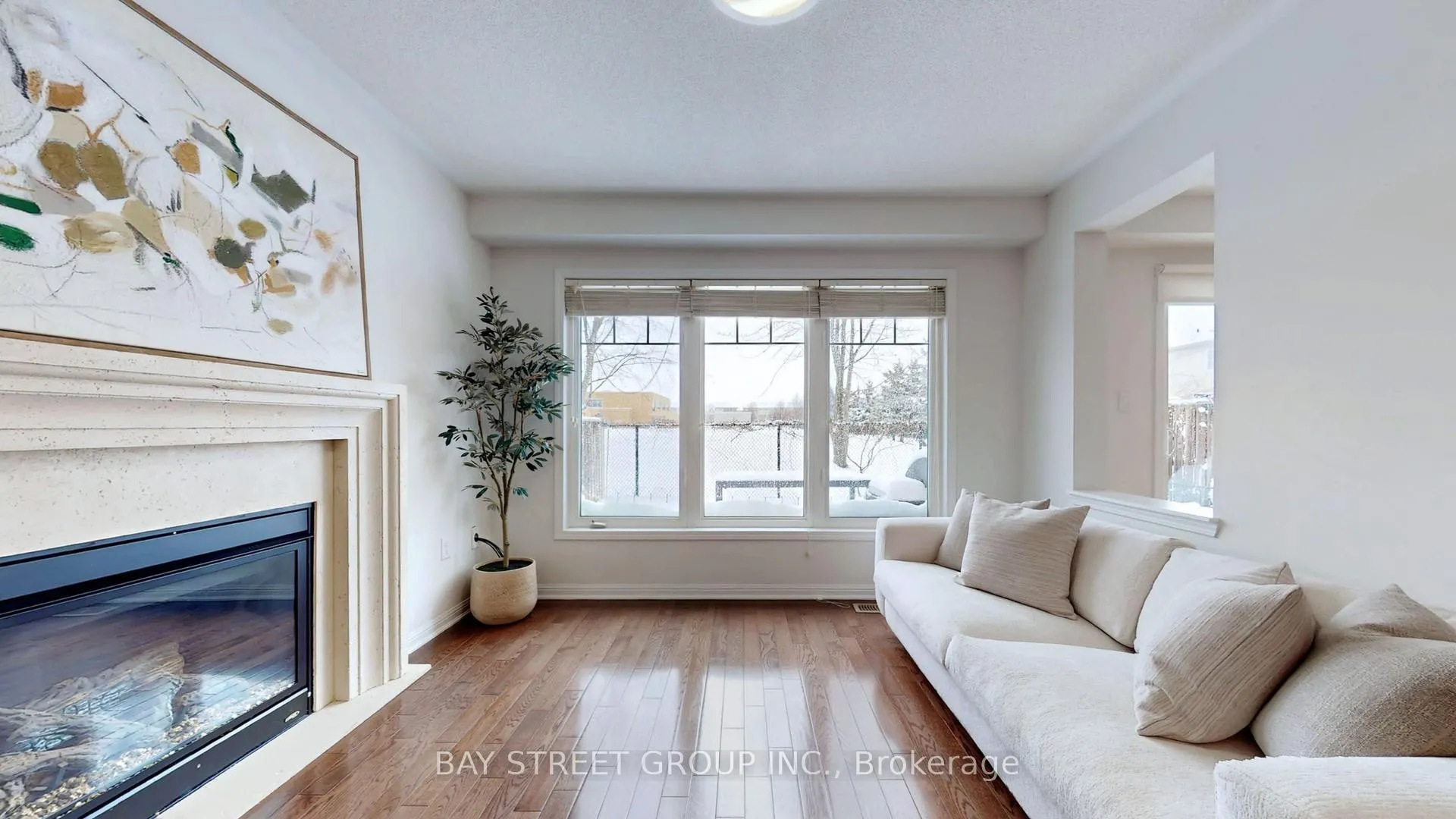 Photo 3 of 216 Emick Drive, Hamilton, Ancaster — HOMEH