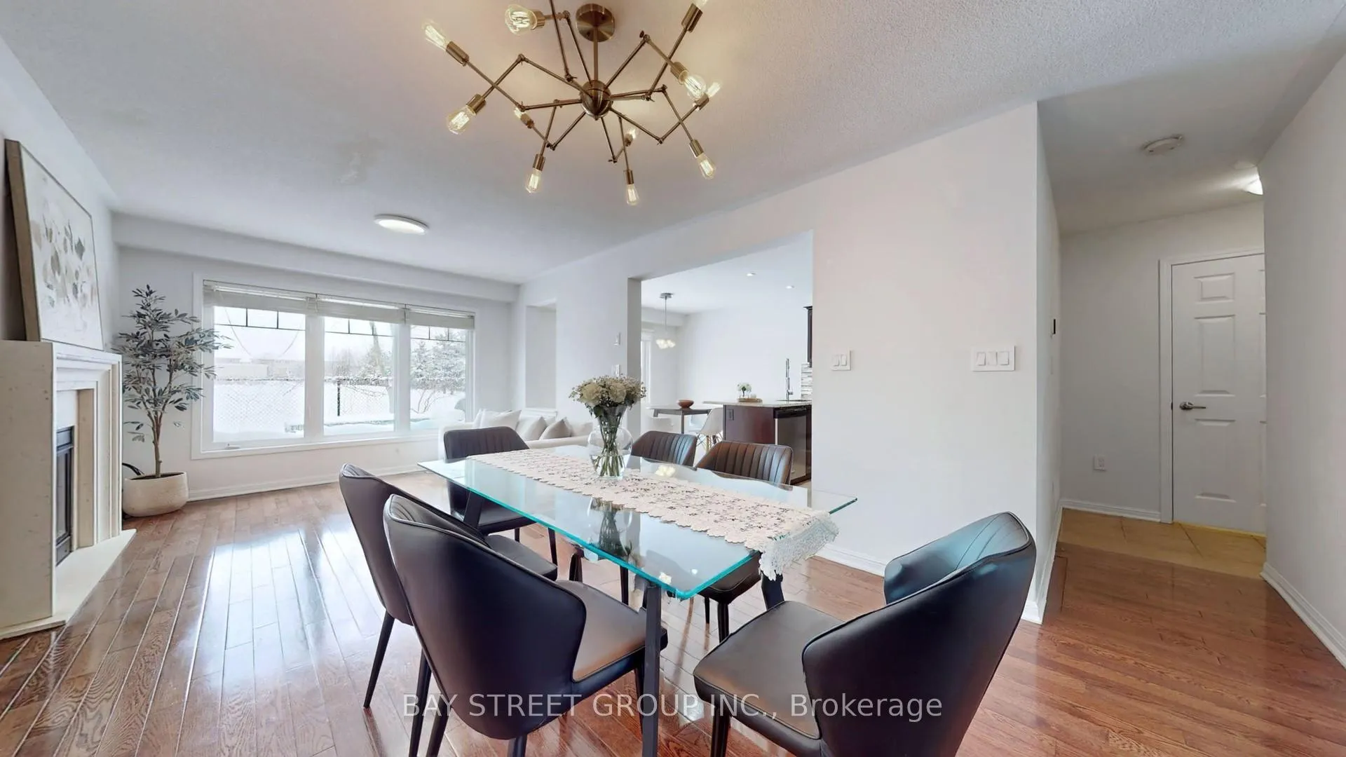 Photo 4 of 216 Emick Drive, Hamilton, Ancaster — HOMEH