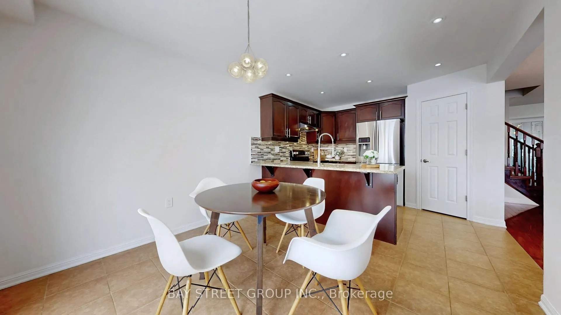 Photo 7 of 216 Emick Drive, Hamilton, Ancaster — HOMEH
