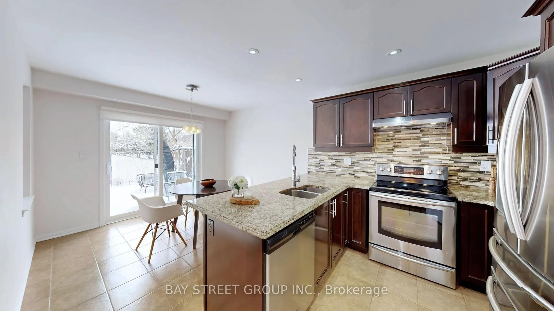 Photo 8 of 216 Emick Drive, Hamilton, Ancaster — HOMEH