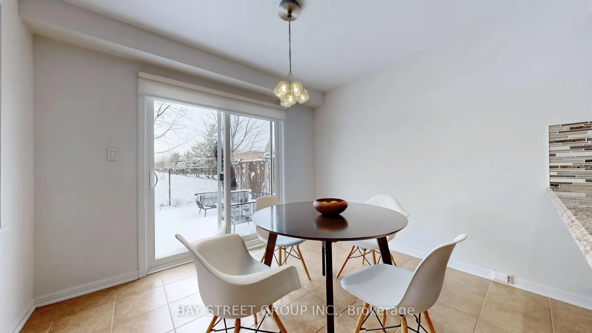 Photo 9 of 216 Emick Drive, Hamilton, Ancaster — HOMEH
