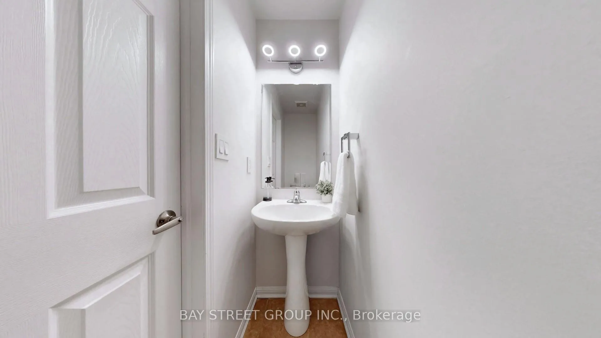Photo 10 of 216 Emick Drive, Hamilton, Ancaster — HOMEH