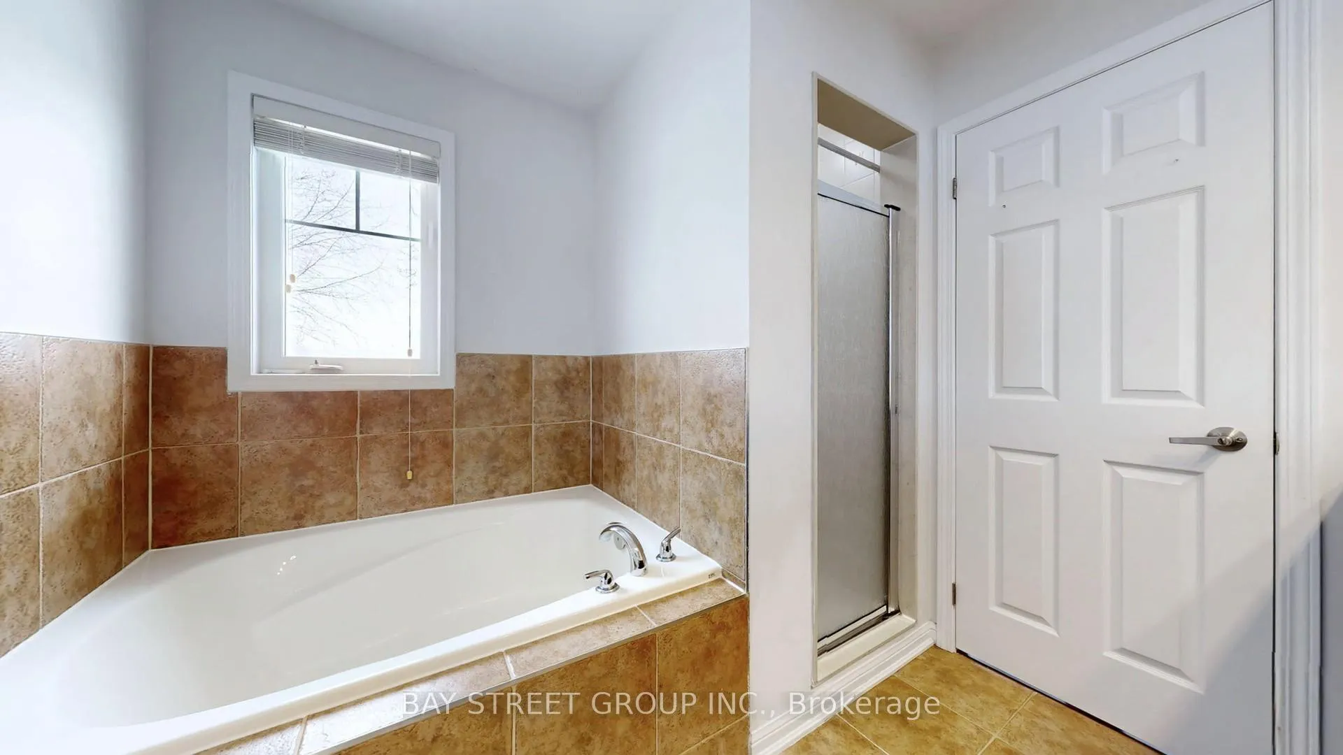 Photo 20 of 216 Emick Drive, Hamilton, Ancaster — HOMEH