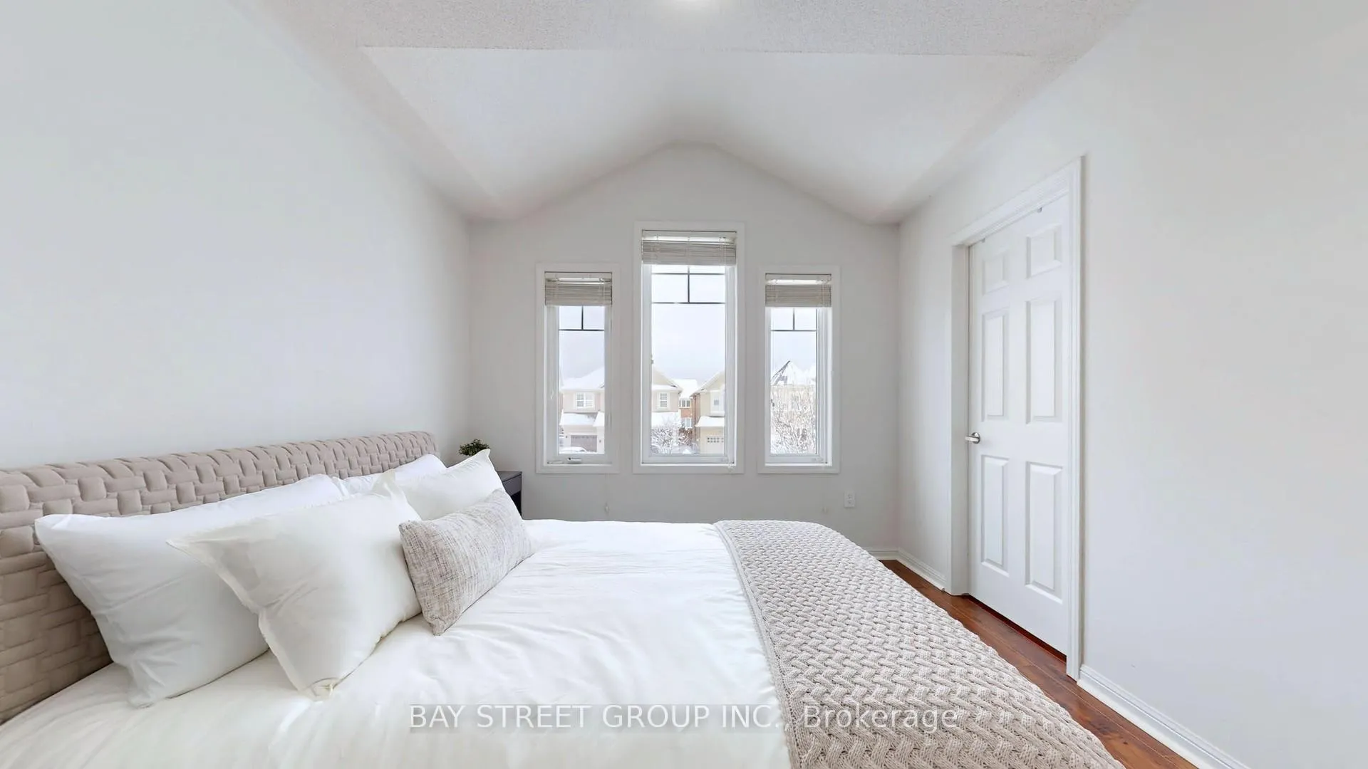 Photo 22 of 216 Emick Drive, Hamilton, Ancaster — HOMEH