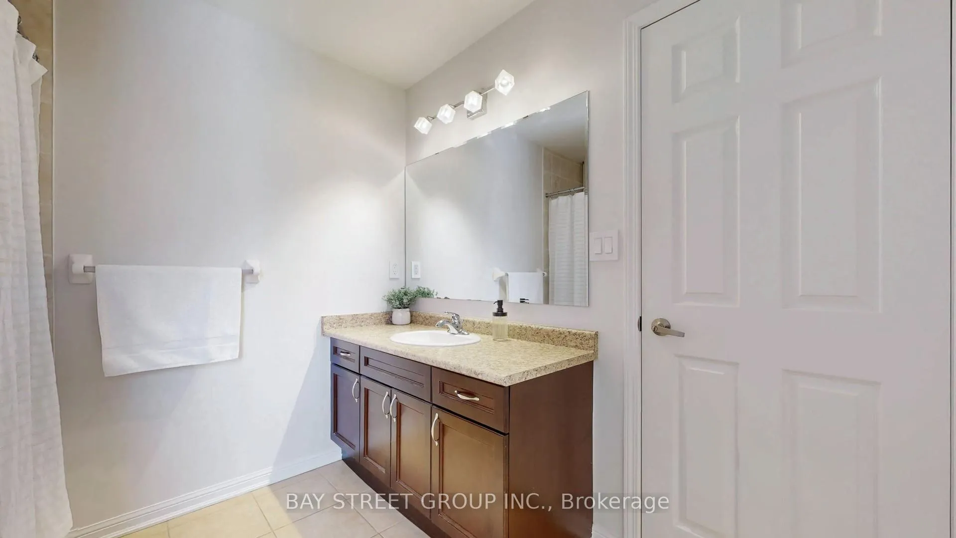 Photo 26 of 216 Emick Drive, Hamilton, Ancaster — HOMEH