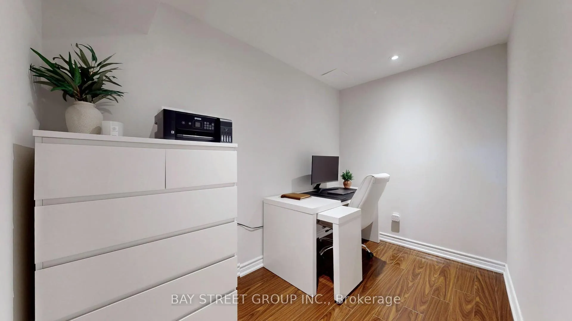 Photo 33 of 216 Emick Drive, Hamilton, Ancaster — HOMEH