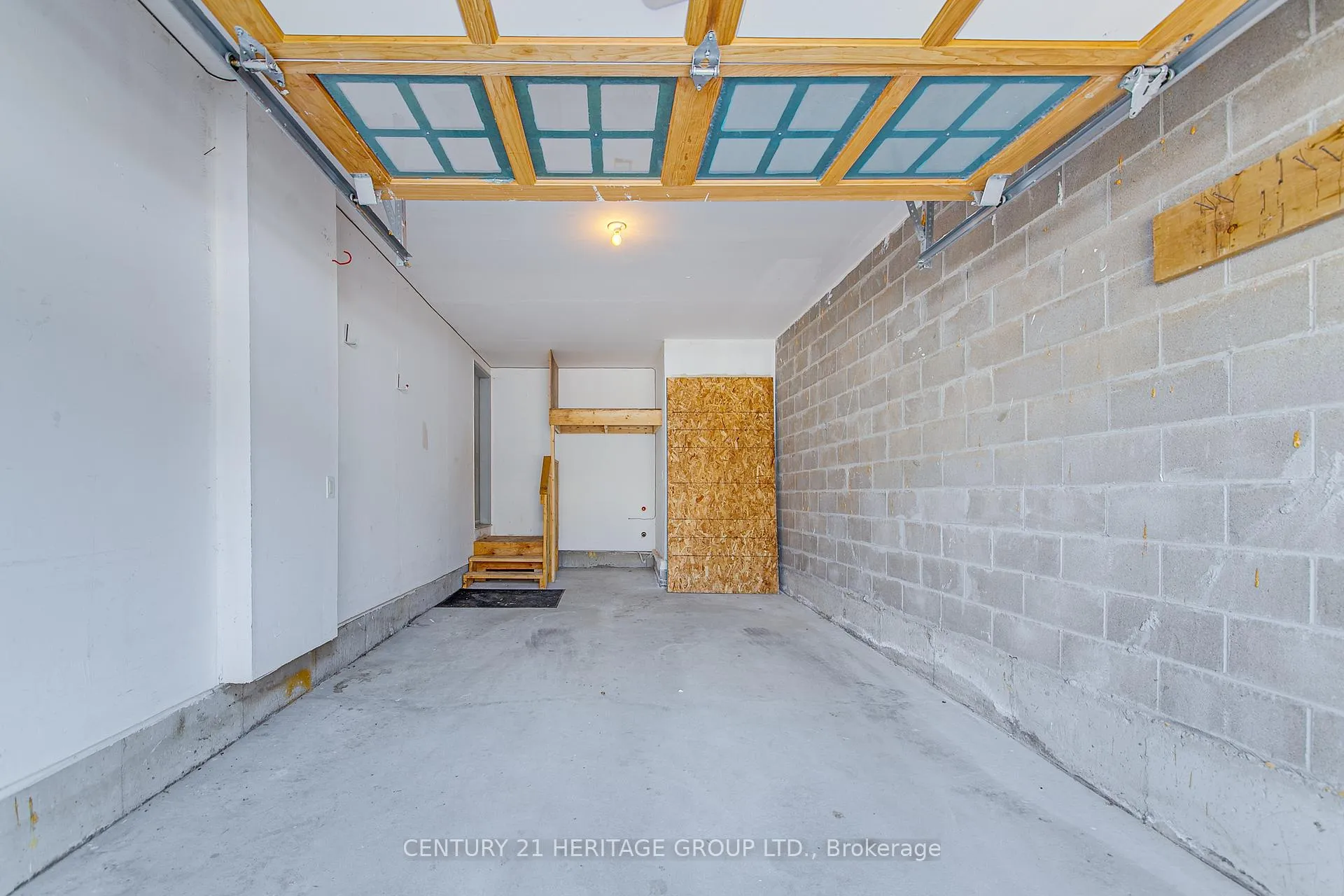 Photo 3 of 1281 Bardeau Street, Innisfil, Lefroy — HOMEH