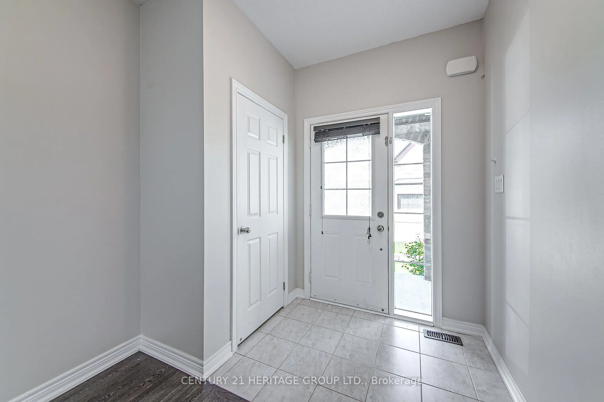 Photo 4 of 1281 Bardeau Street, Innisfil, Lefroy — HOMEH
