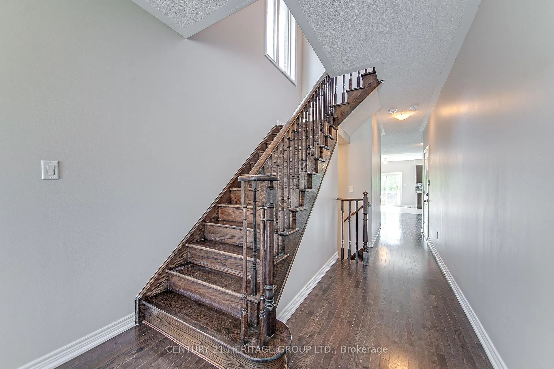 Photo 5 of 1281 Bardeau Street, Innisfil, Lefroy — HOMEH