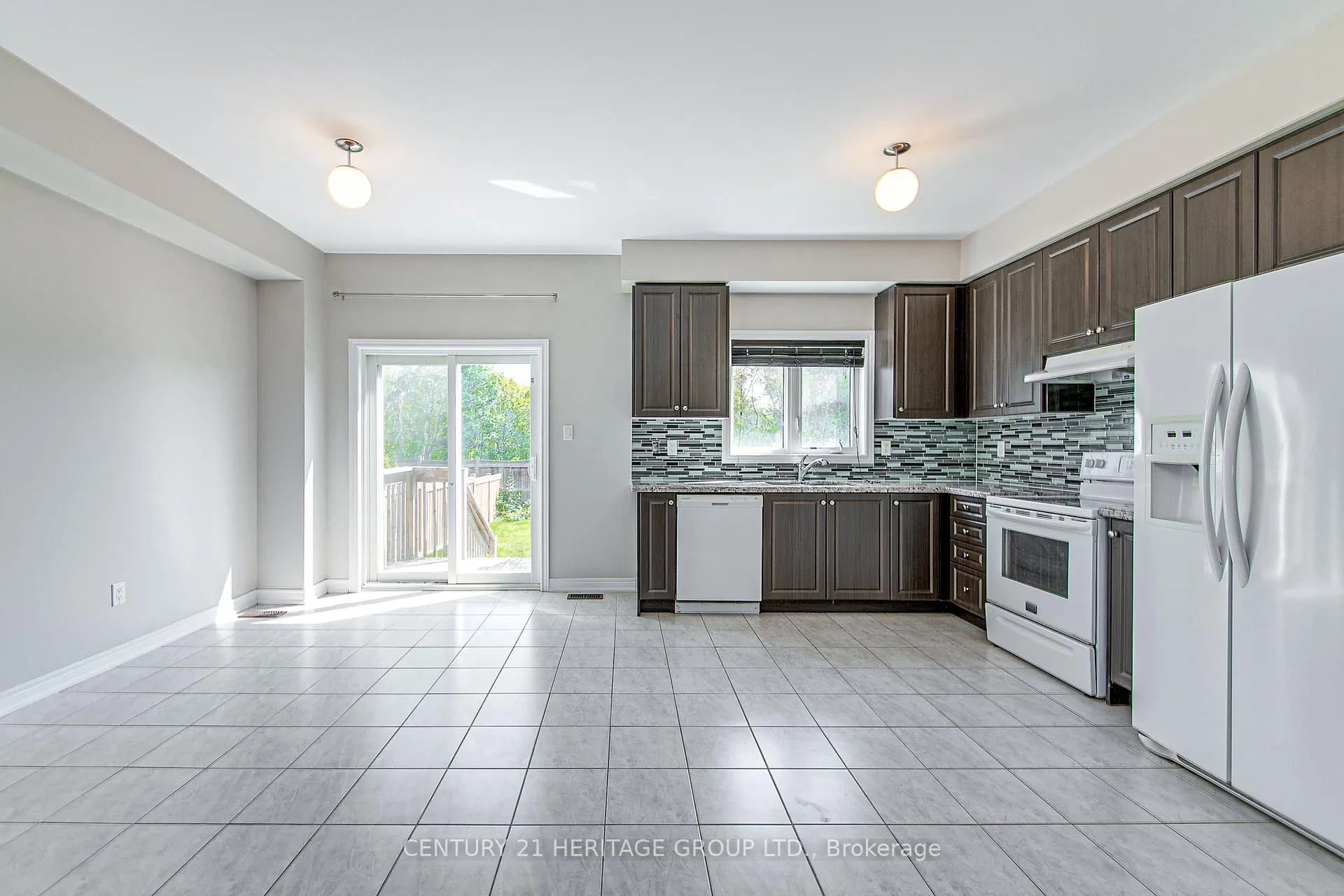 Photo 7 of 1281 Bardeau Street, Innisfil, Lefroy — HOMEH