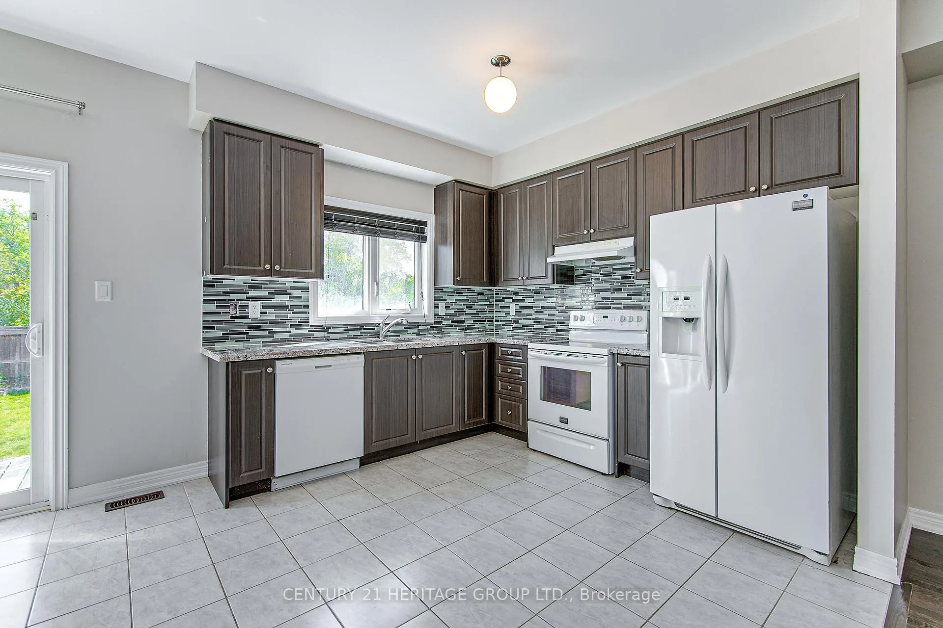 Photo 8 of 1281 Bardeau Street, Innisfil, Lefroy — HOMEH