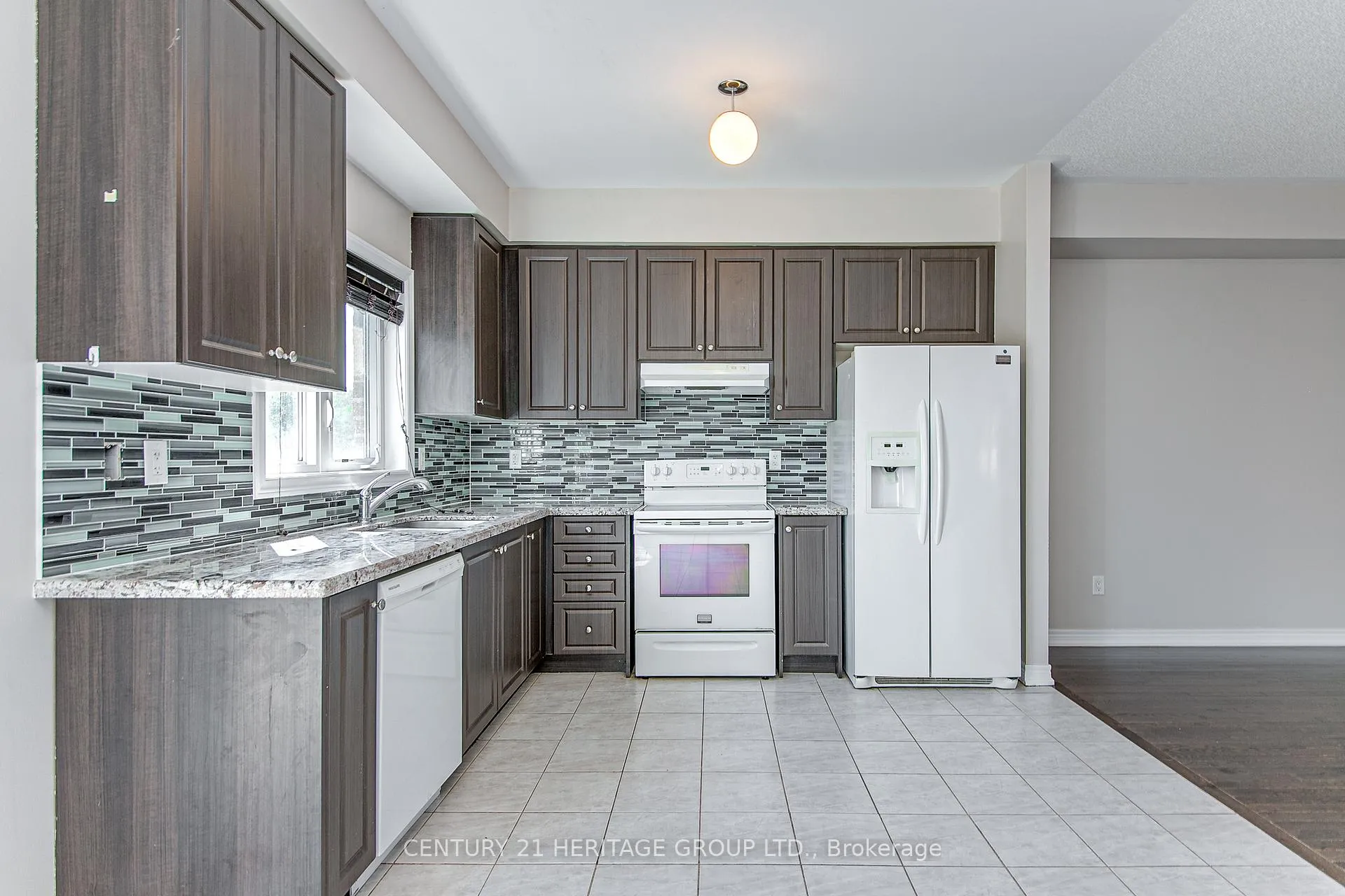 Photo 9 of 1281 Bardeau Street, Innisfil, Lefroy — HOMEH