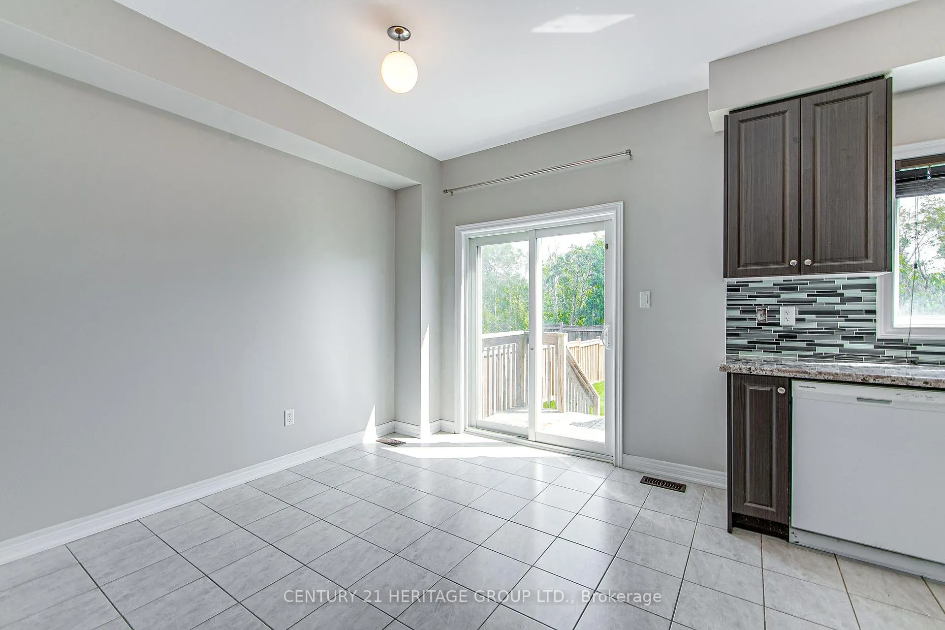Photo 10 of 1281 Bardeau Street, Innisfil, Lefroy — HOMEH