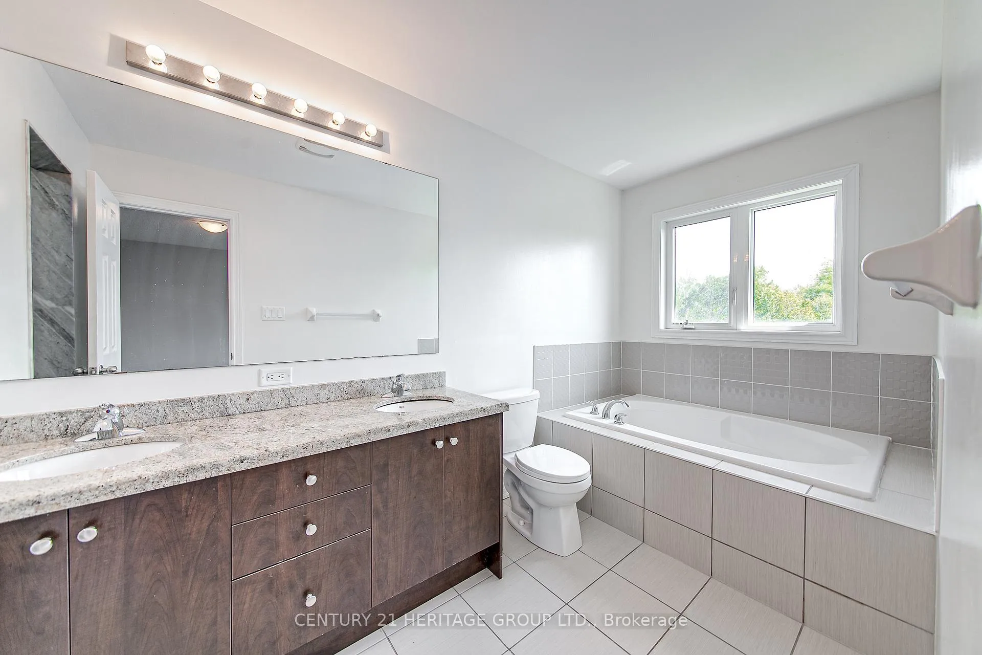 Photo 15 of 1281 Bardeau Street, Innisfil, Lefroy — HOMEH