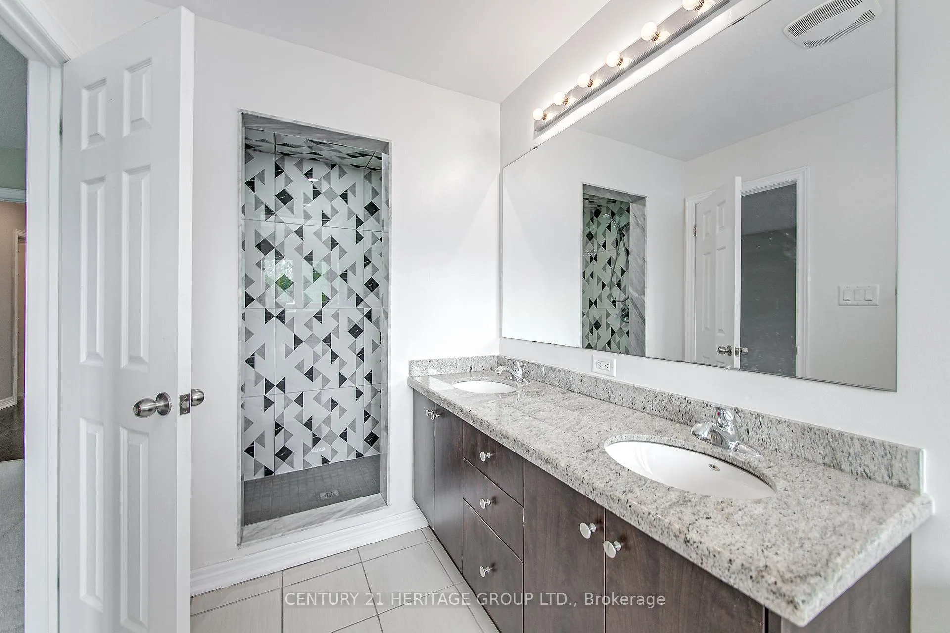 Photo 16 of 1281 Bardeau Street, Innisfil, Lefroy — HOMEH