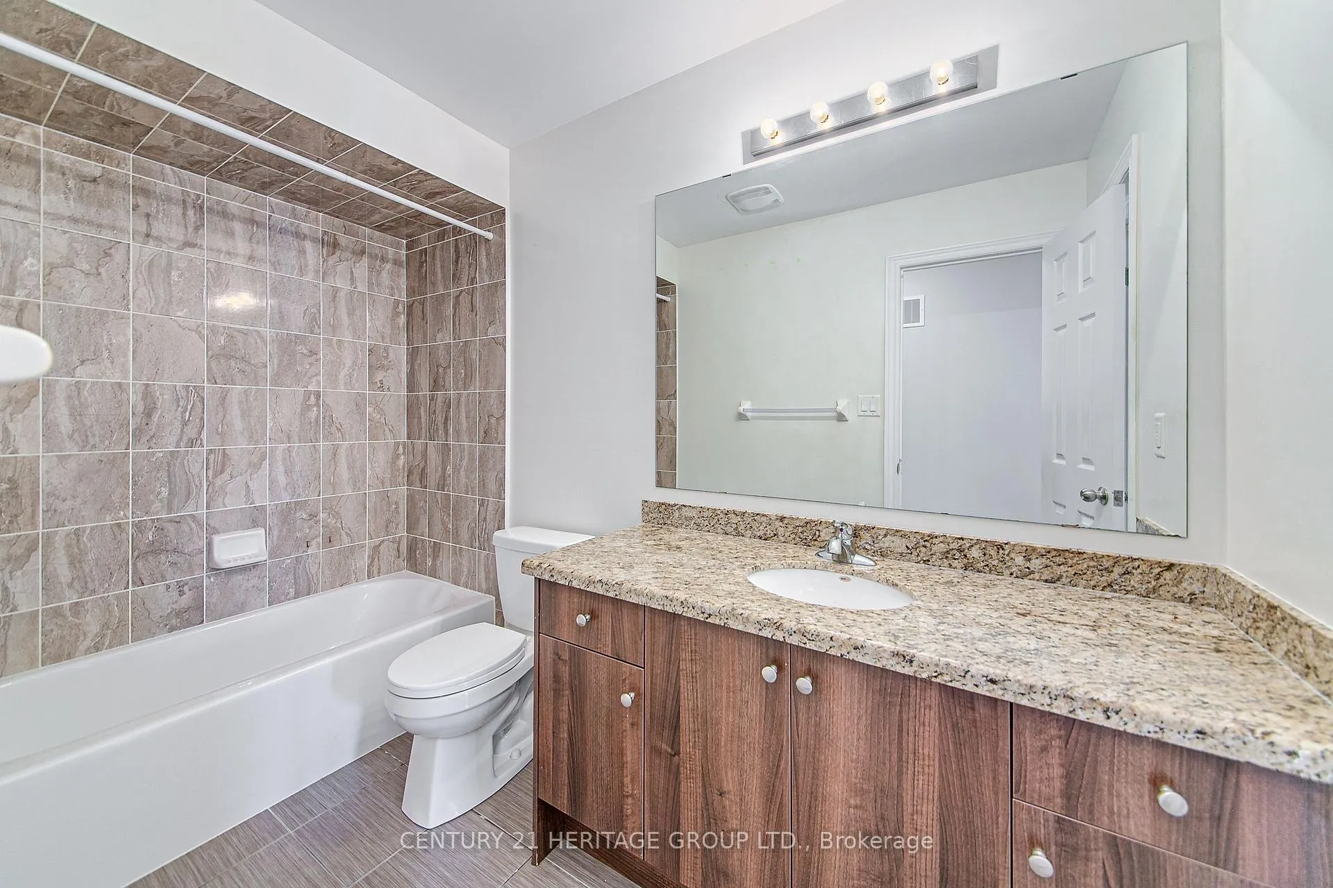 Photo 21 of 1281 Bardeau Street, Innisfil, Lefroy — HOMEH