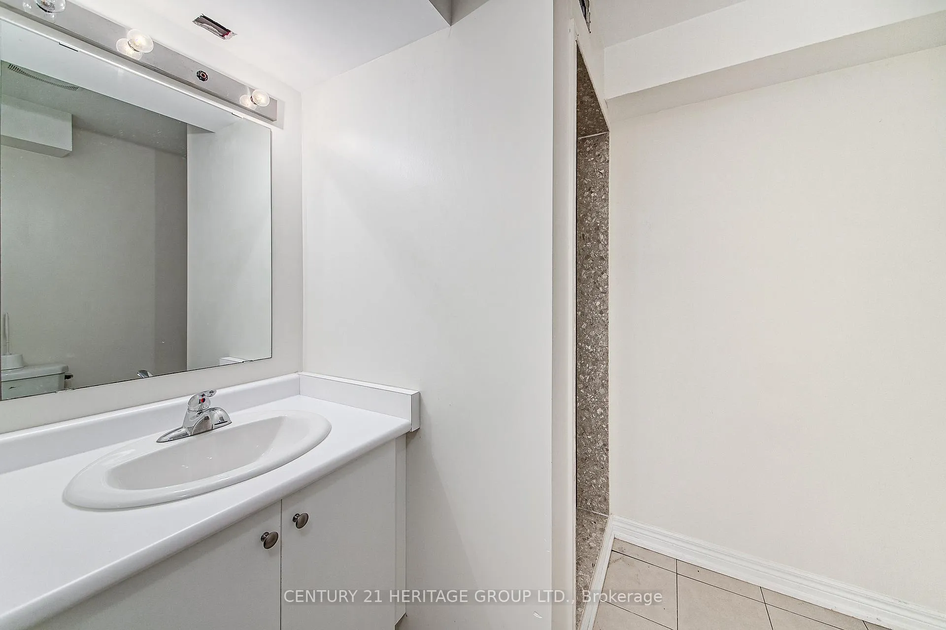 Photo 23 of 1281 Bardeau Street, Innisfil, Lefroy — HOMEH