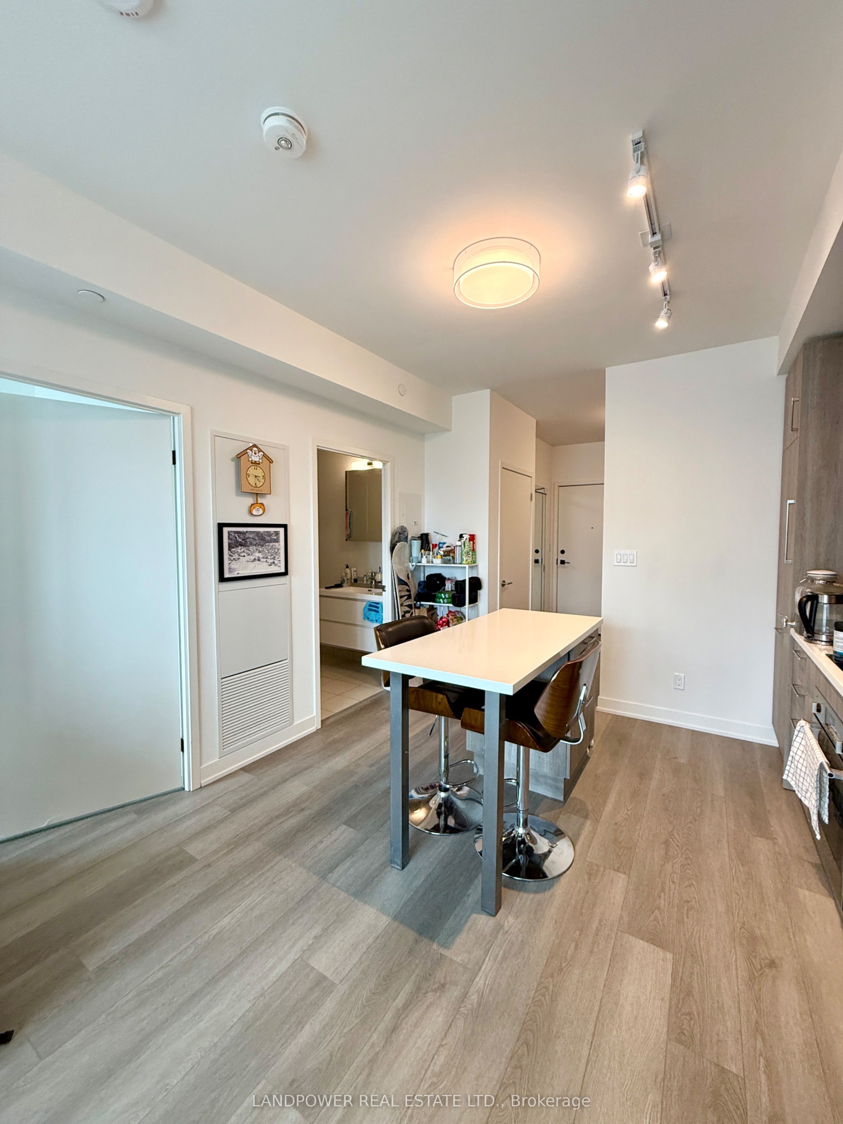 Photo 8 of Unit 1702B, 292 Verdale Crossing, Markham, Unionville — HOMEH