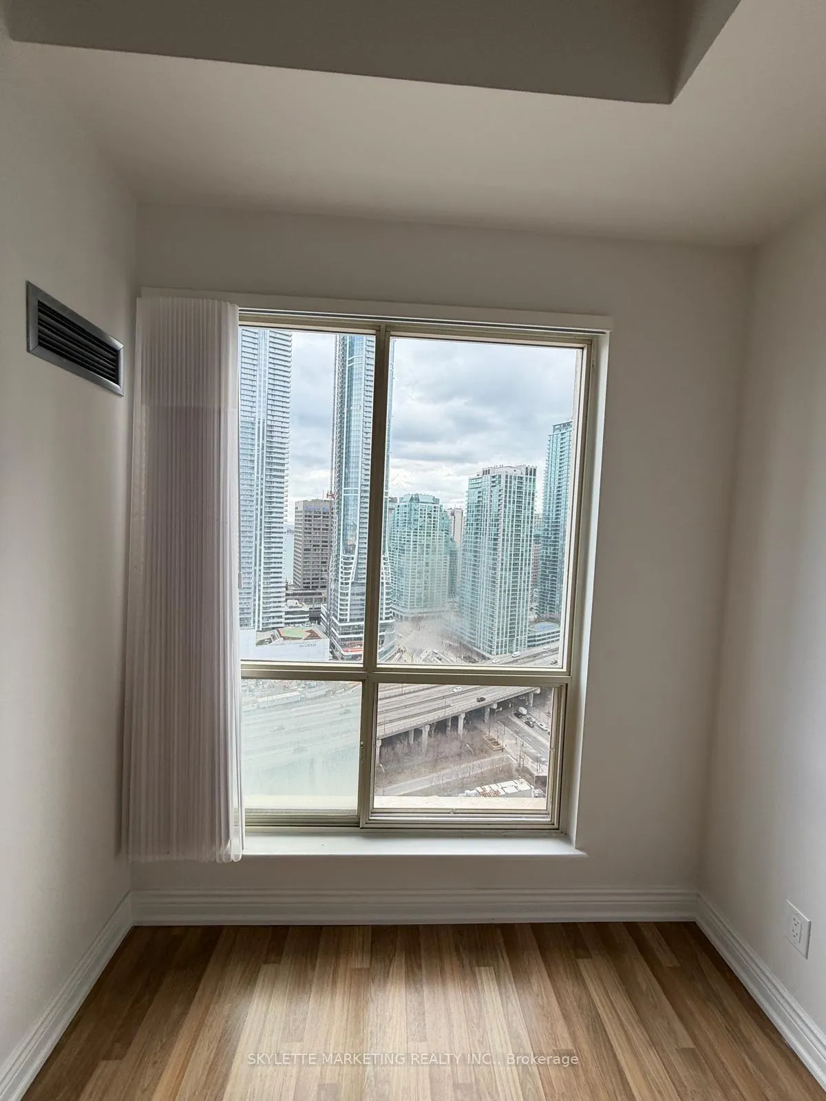 Photo 17 of 25 The Esplanade, Toronto, Waterfront Communities — HOMEH