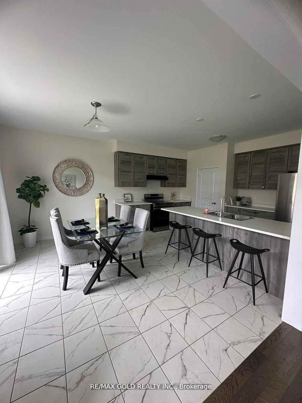 Photo 16 of 121 Explorer Way, Thorold, Rolling Meadows — HOMEH