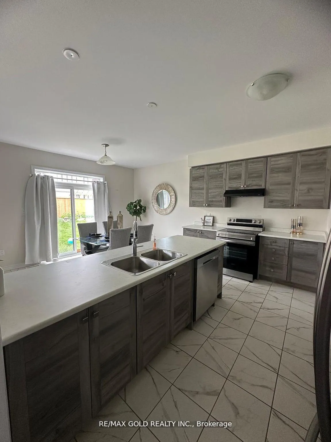 Photo 17 of 121 Explorer Way, Thorold, Rolling Meadows — HOMEH
