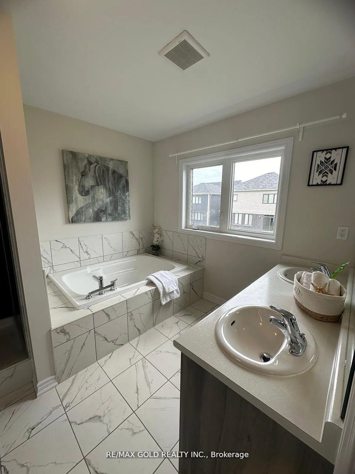 Photo 25 of 121 Explorer Way, Thorold, Rolling Meadows — HOMEH