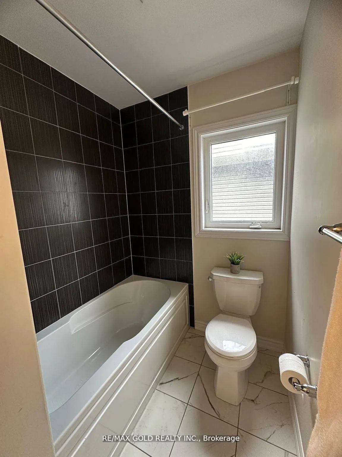 Photo 33 of 121 Explorer Way, Thorold, Rolling Meadows — HOMEH