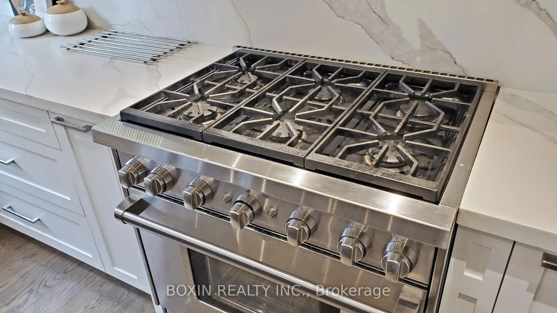 Photo 14 of 11 Tremont Crescent, North York, Banbury-Don Mills — HOMEH