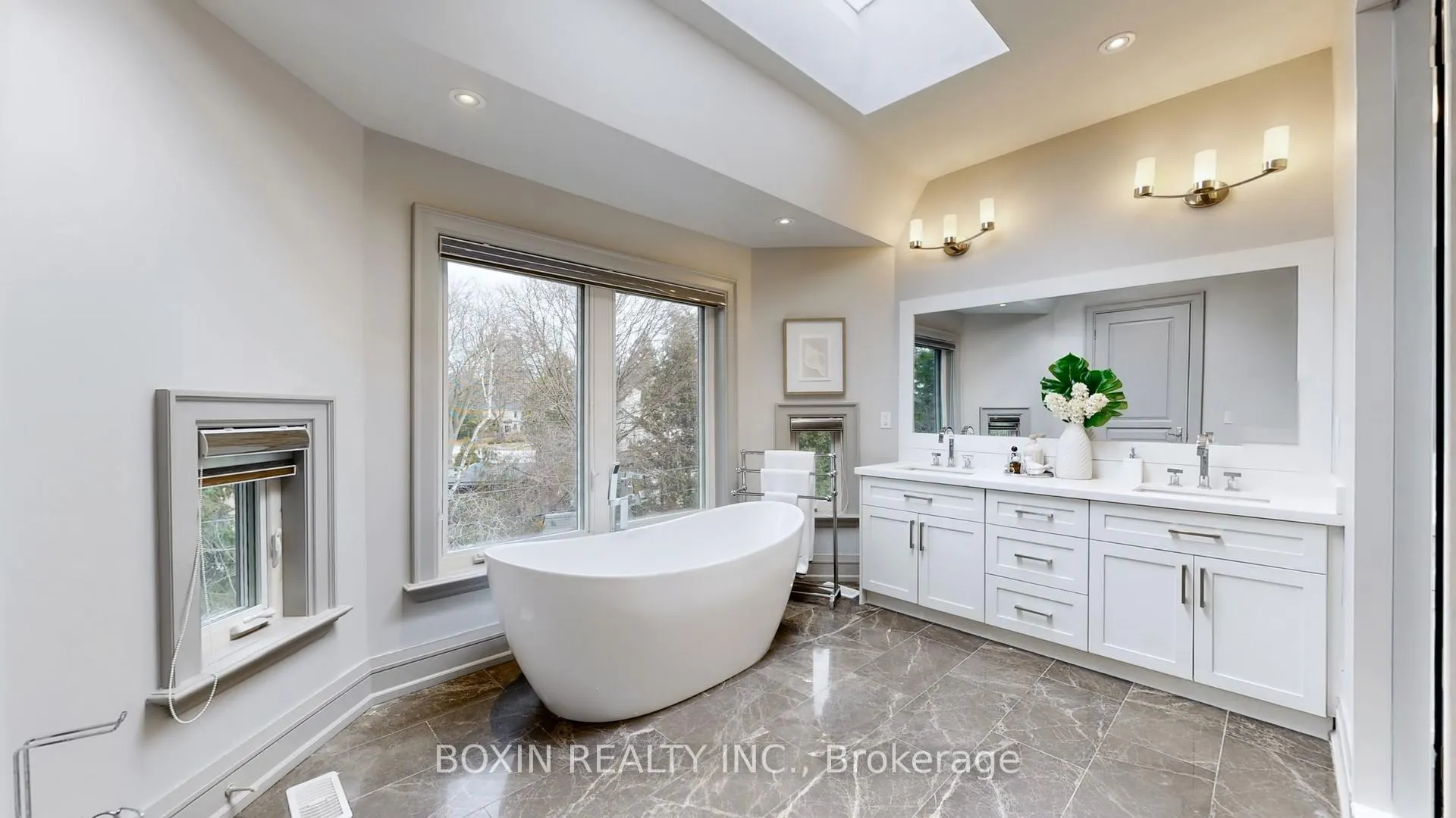 Photo 22 of 11 Tremont Crescent, North York, Banbury-Don Mills — HOMEH