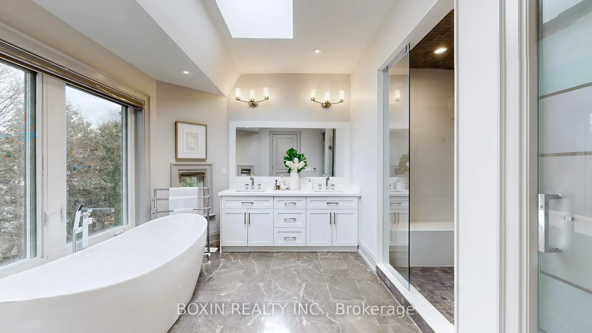 Photo 23 of 11 Tremont Crescent, North York, Banbury-Don Mills — HOMEH