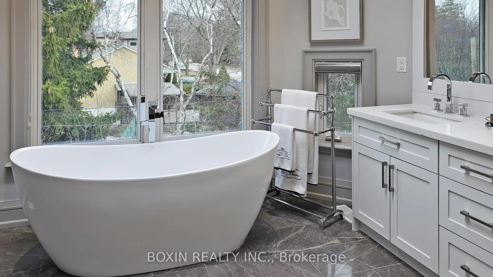 Photo 25 of 11 Tremont Crescent, North York, Banbury-Don Mills — HOMEH