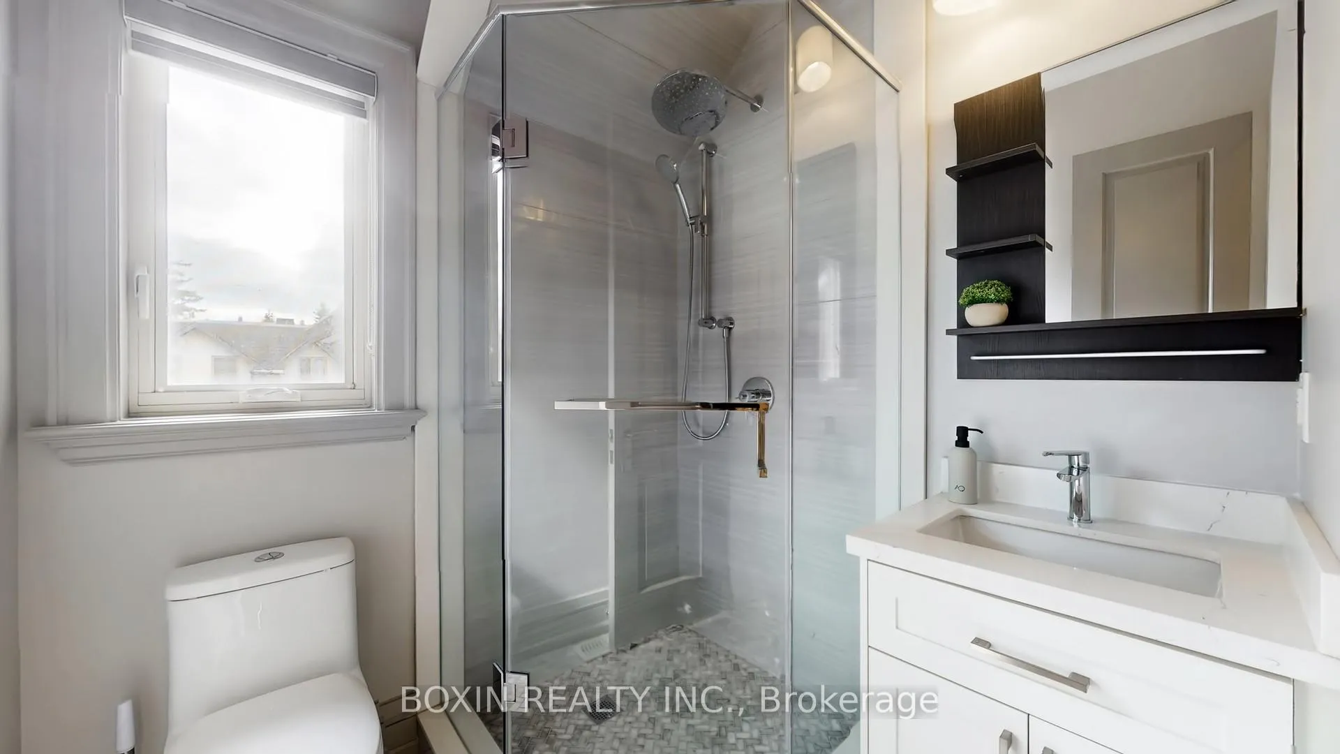 Photo 35 of 11 Tremont Crescent, North York, Banbury-Don Mills — HOMEH