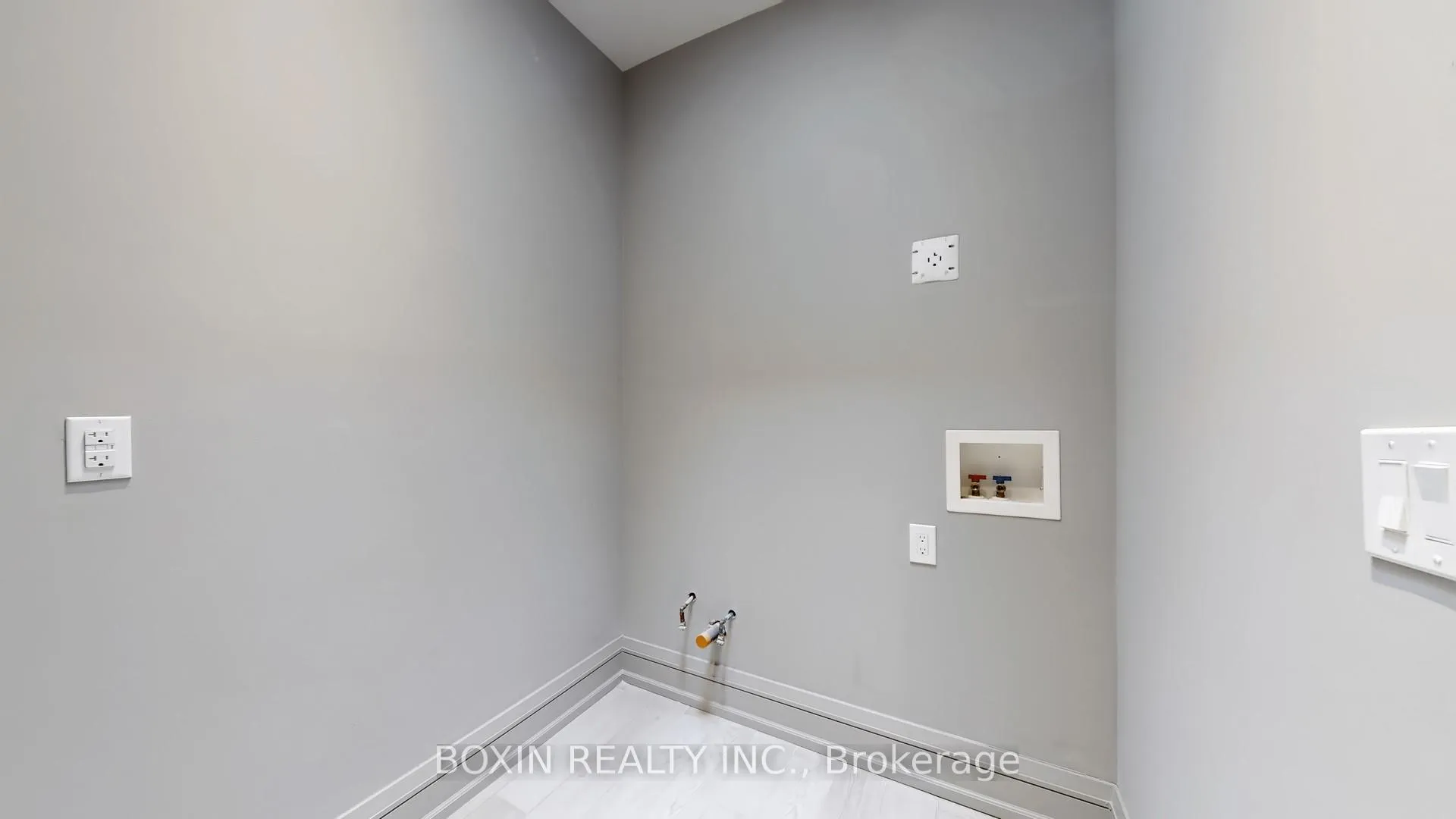 Photo 36 of 11 Tremont Crescent, North York, Banbury-Don Mills — HOMEH