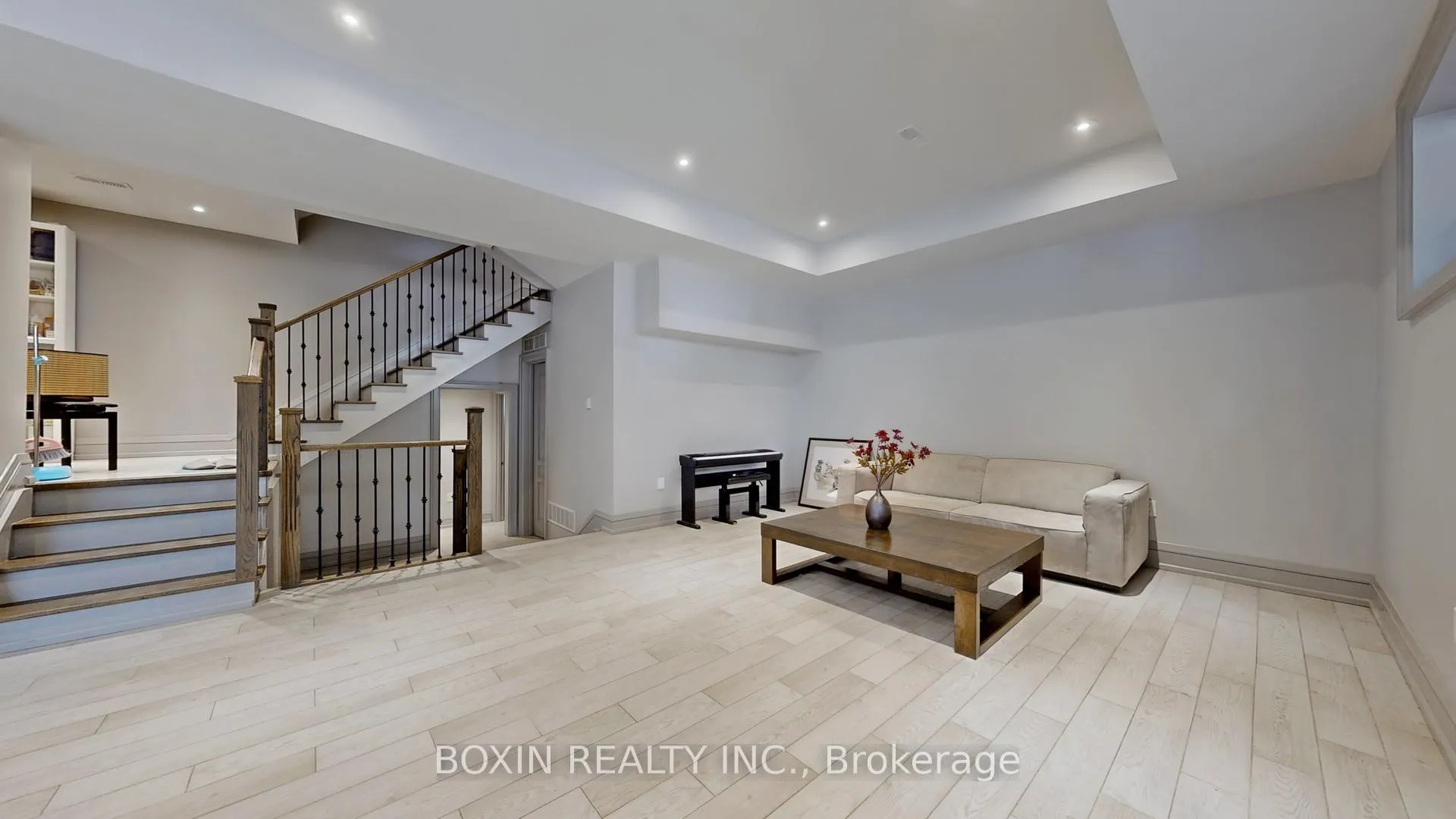Photo 37 of 11 Tremont Crescent, North York, Banbury-Don Mills — HOMEH