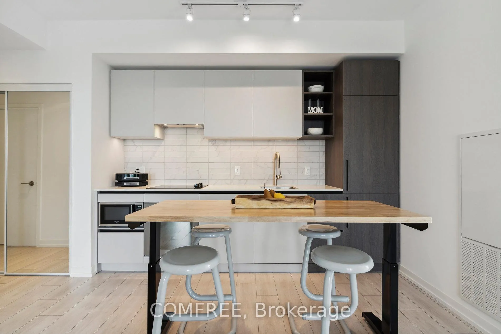 Photo 8 of Unit 4102, 55 Mercer Street, Toronto, Waterfront Communities — HOMEH