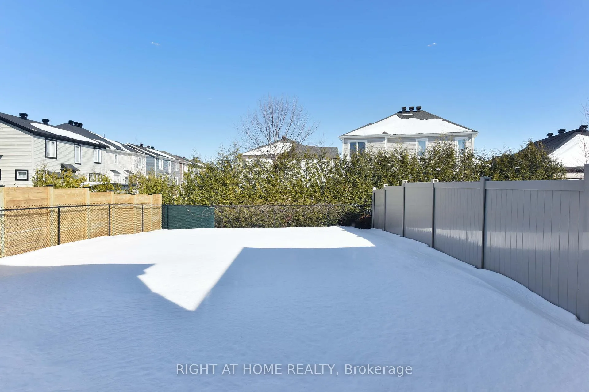 Photo 3 of 598 Malahat Way, Ottawa, Kanata - Emerald Meadows/Trailwest — HOMEH