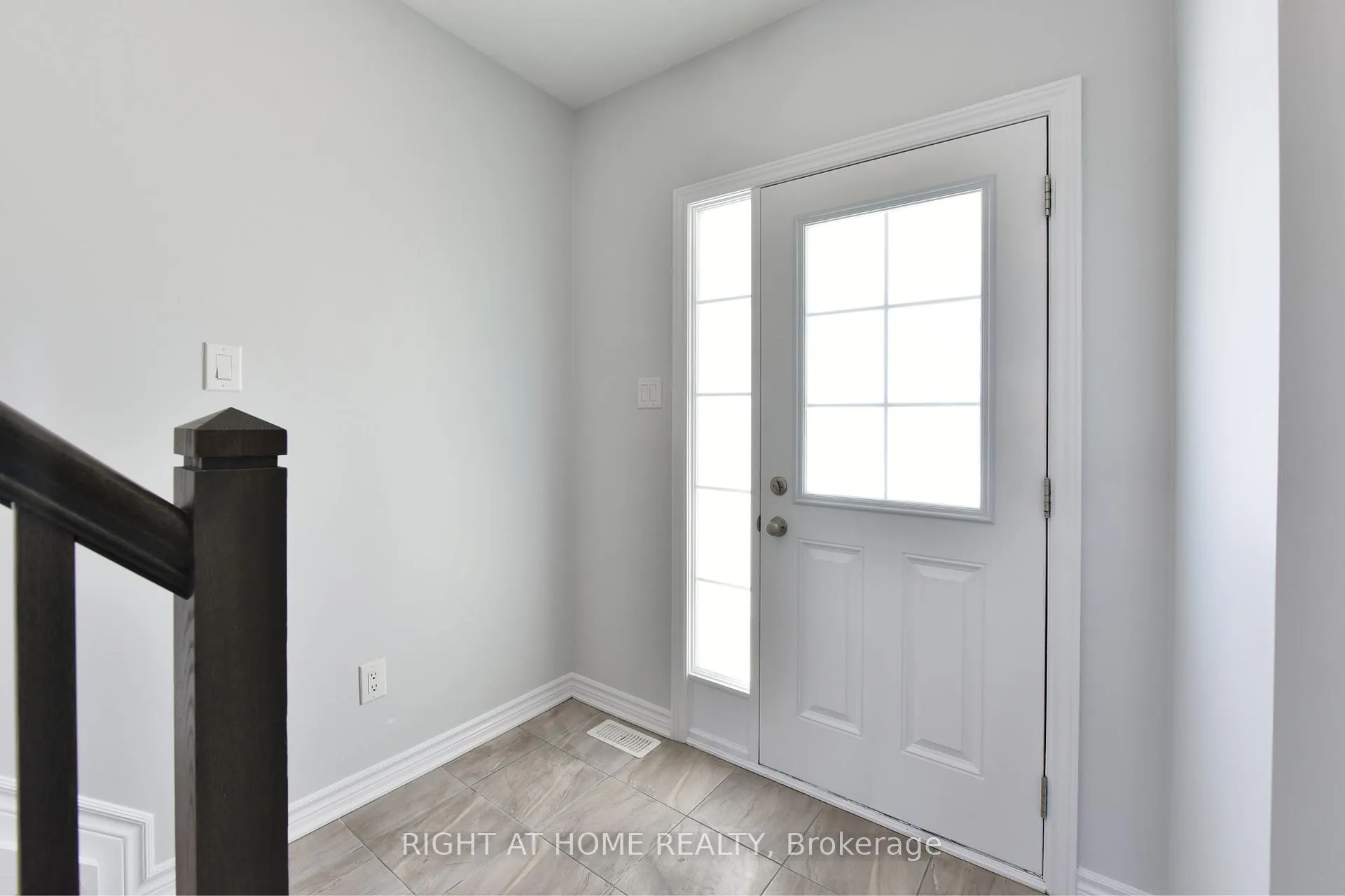 Photo 4 of 598 Malahat Way, Ottawa, Kanata - Emerald Meadows/Trailwest — HOMEH