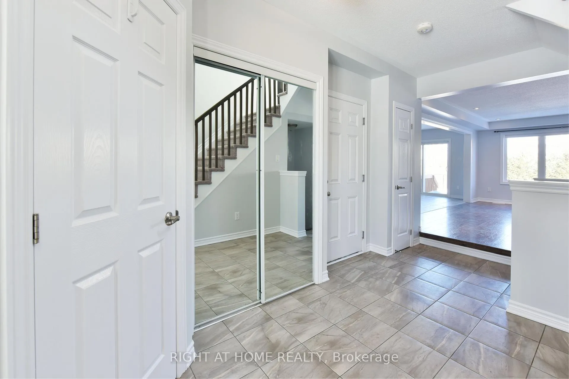 Photo 5 of 598 Malahat Way, Ottawa, Kanata - Emerald Meadows/Trailwest — HOMEH