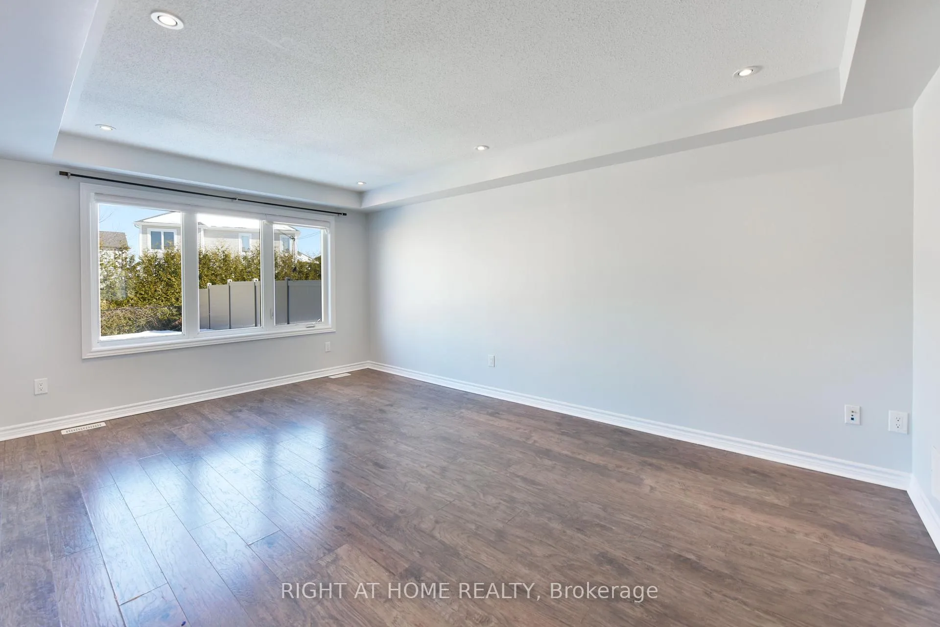 Photo 6 of 598 Malahat Way, Ottawa, Kanata - Emerald Meadows/Trailwest — HOMEH