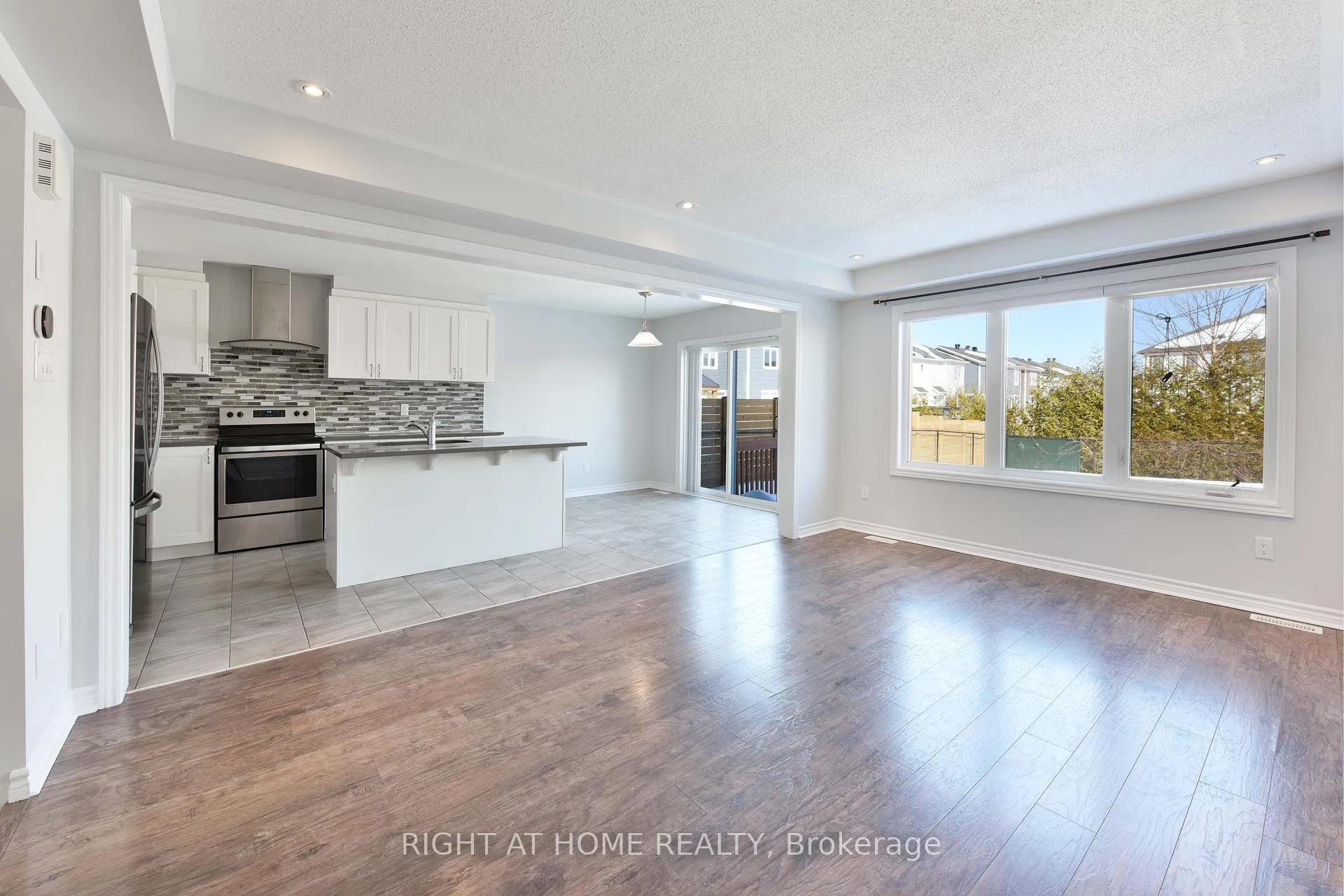 Photo 7 of 598 Malahat Way, Ottawa, Kanata - Emerald Meadows/Trailwest — HOMEH