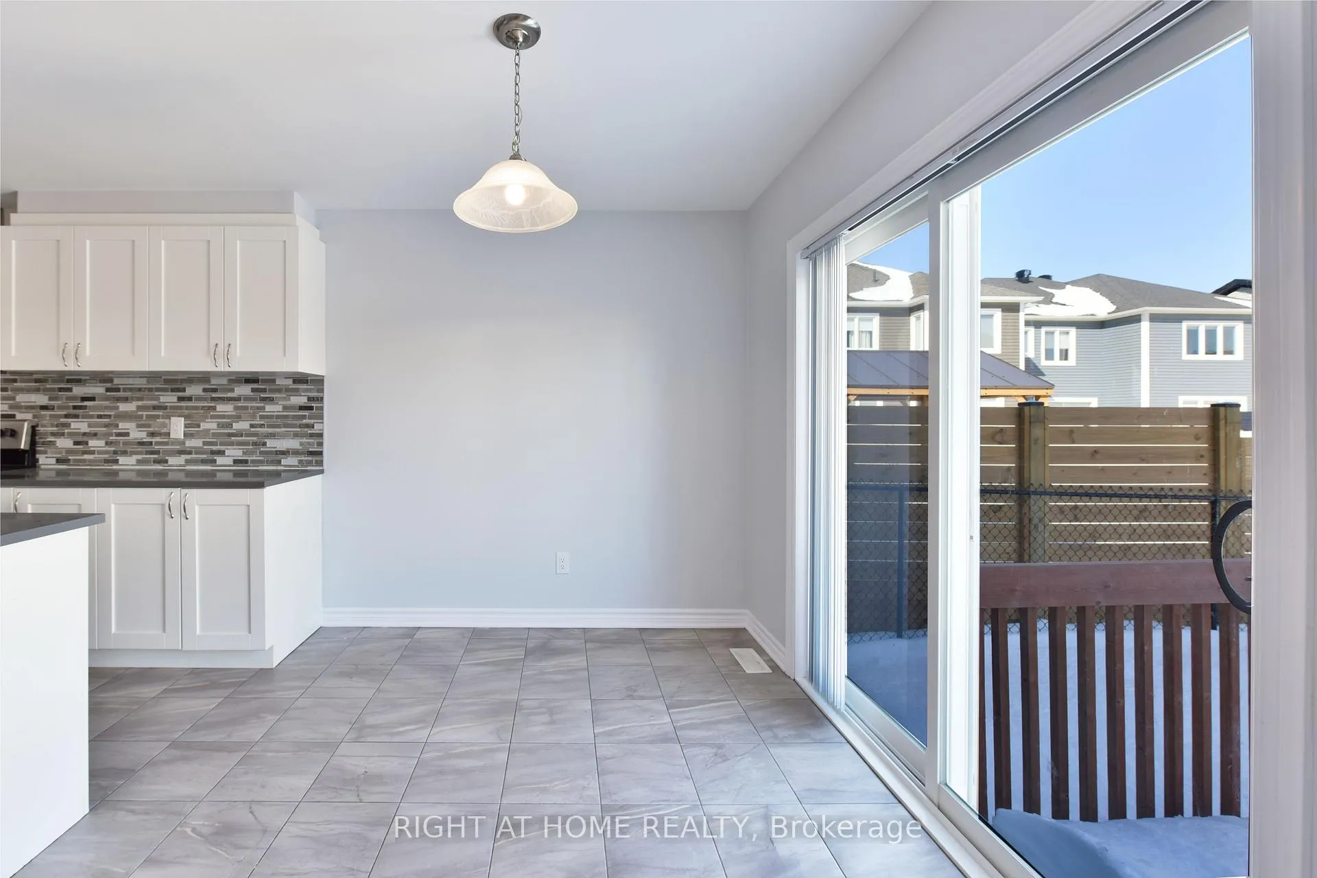 Photo 9 of 598 Malahat Way, Ottawa, Kanata - Emerald Meadows/Trailwest — HOMEH