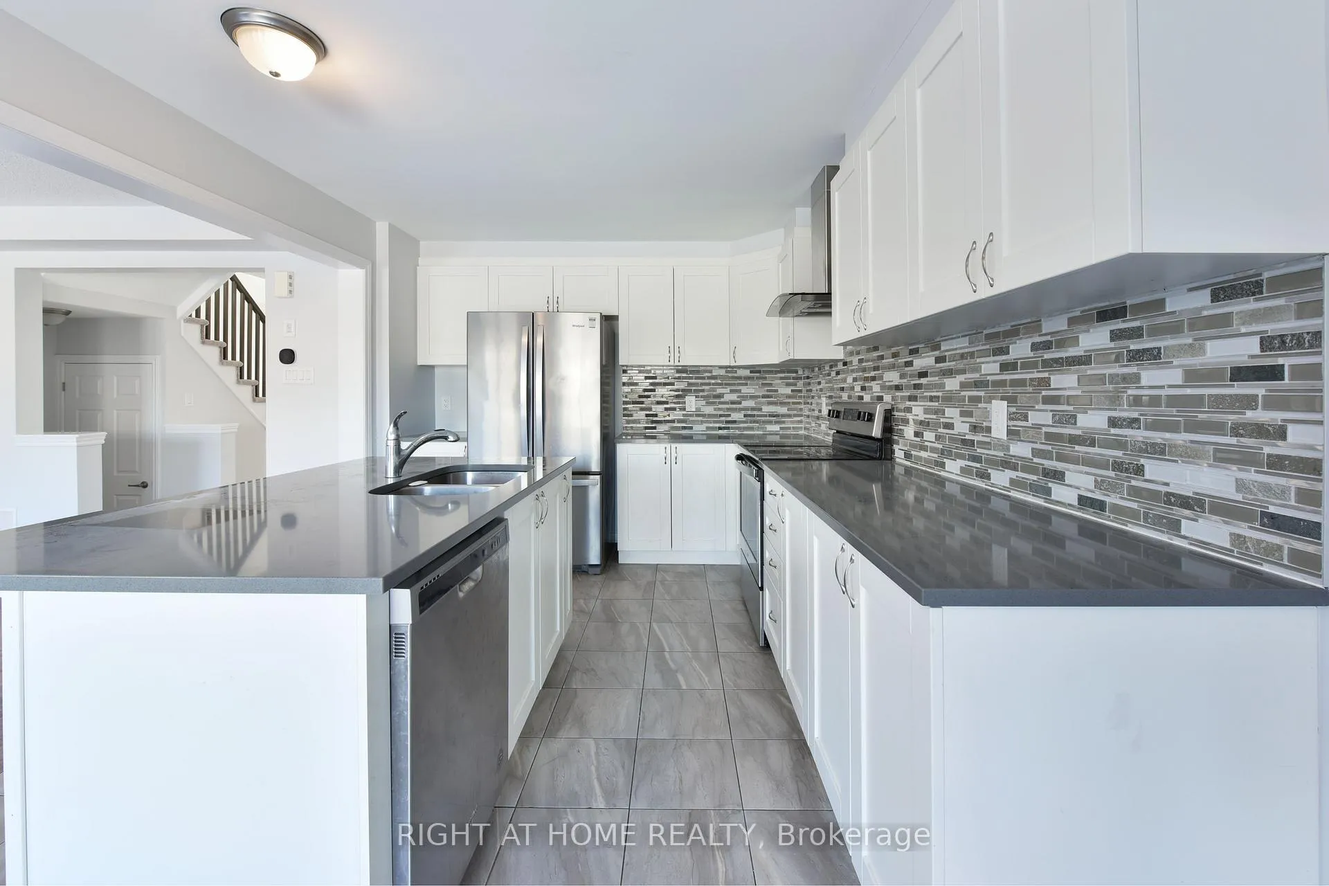 Photo 10 of 598 Malahat Way, Ottawa, Kanata - Emerald Meadows/Trailwest — HOMEH
