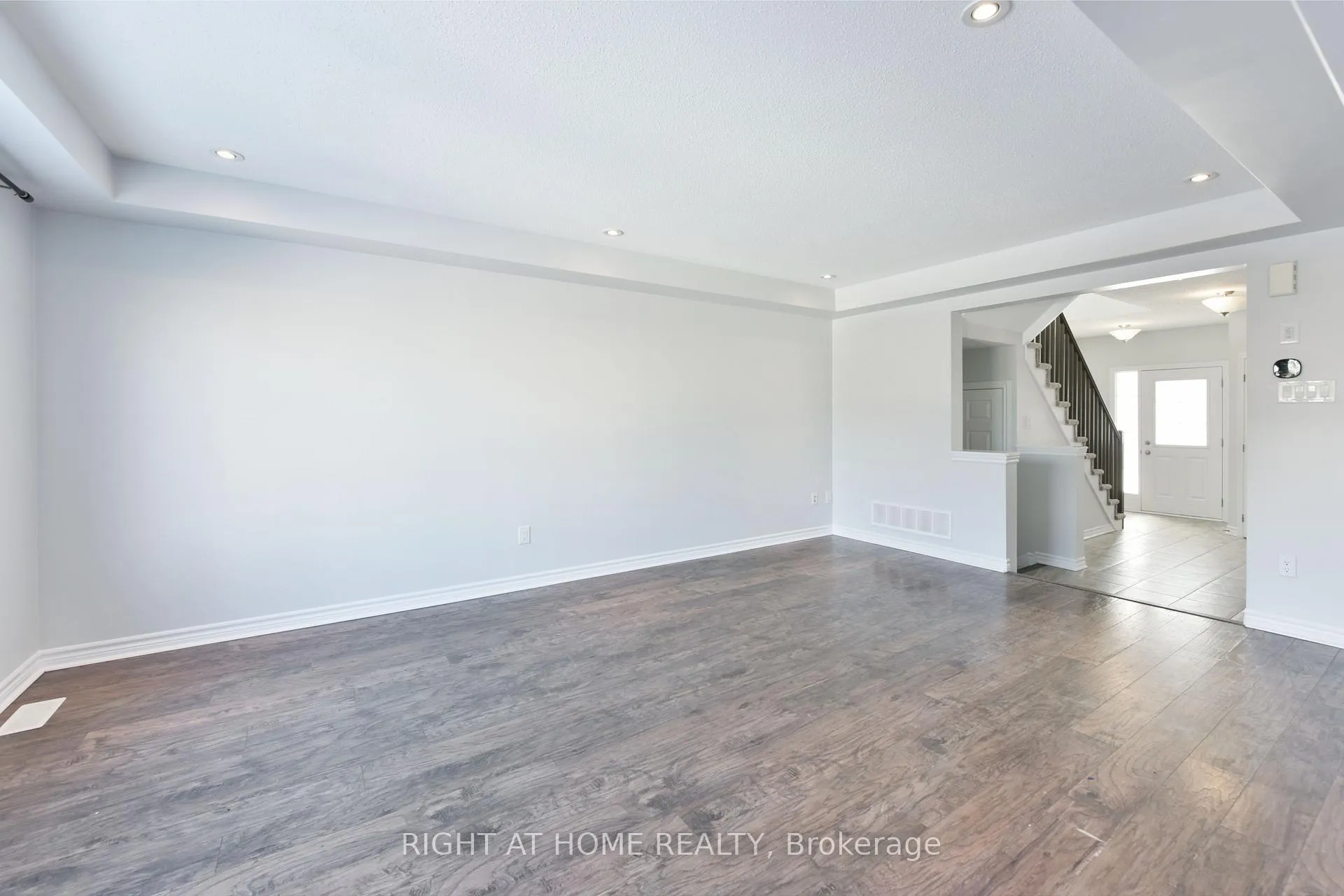 Photo 12 of 598 Malahat Way, Ottawa, Kanata - Emerald Meadows/Trailwest — HOMEH