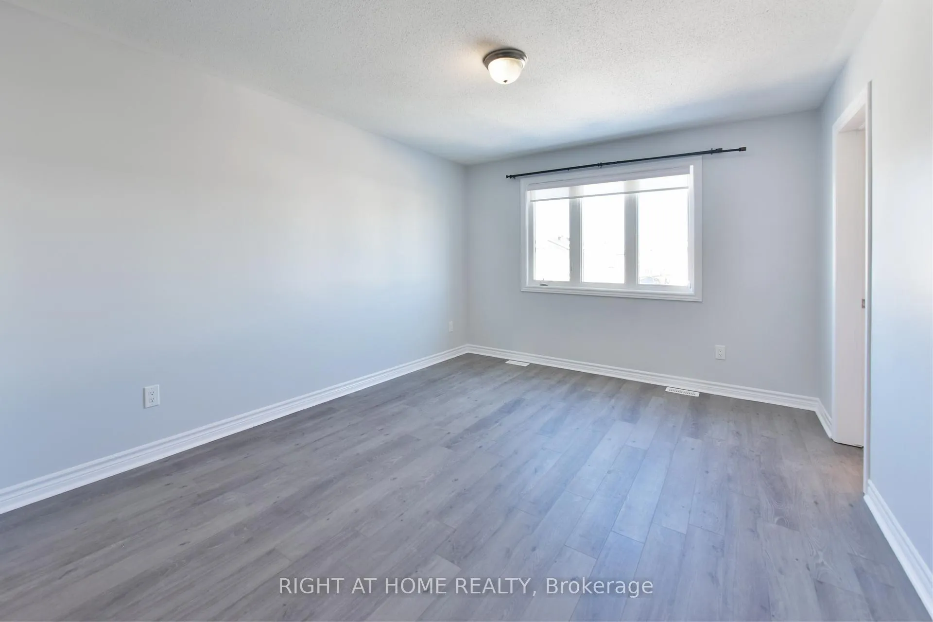 Photo 15 of 598 Malahat Way, Ottawa, Kanata - Emerald Meadows/Trailwest — HOMEH