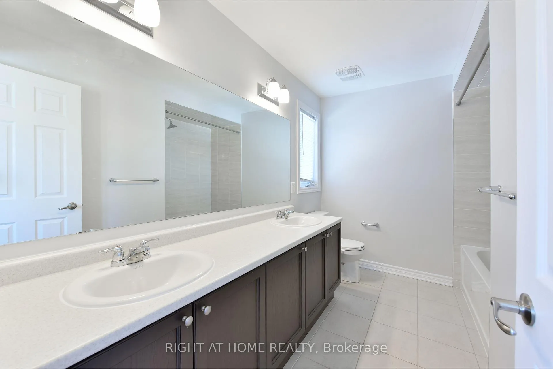 Photo 18 of 598 Malahat Way, Ottawa, Kanata - Emerald Meadows/Trailwest — HOMEH