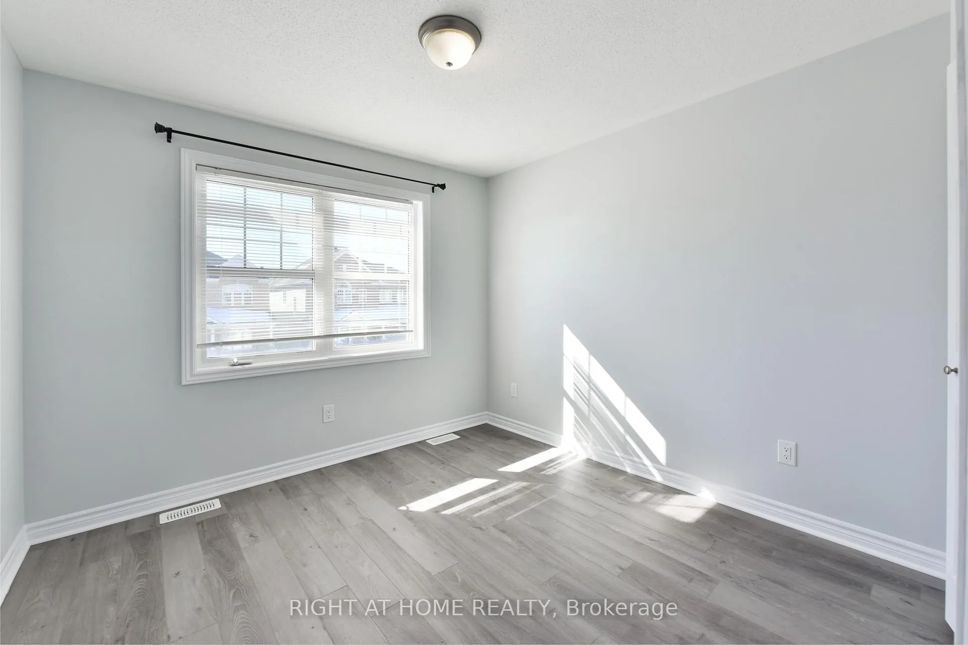 Photo 19 of 598 Malahat Way, Ottawa, Kanata - Emerald Meadows/Trailwest — HOMEH