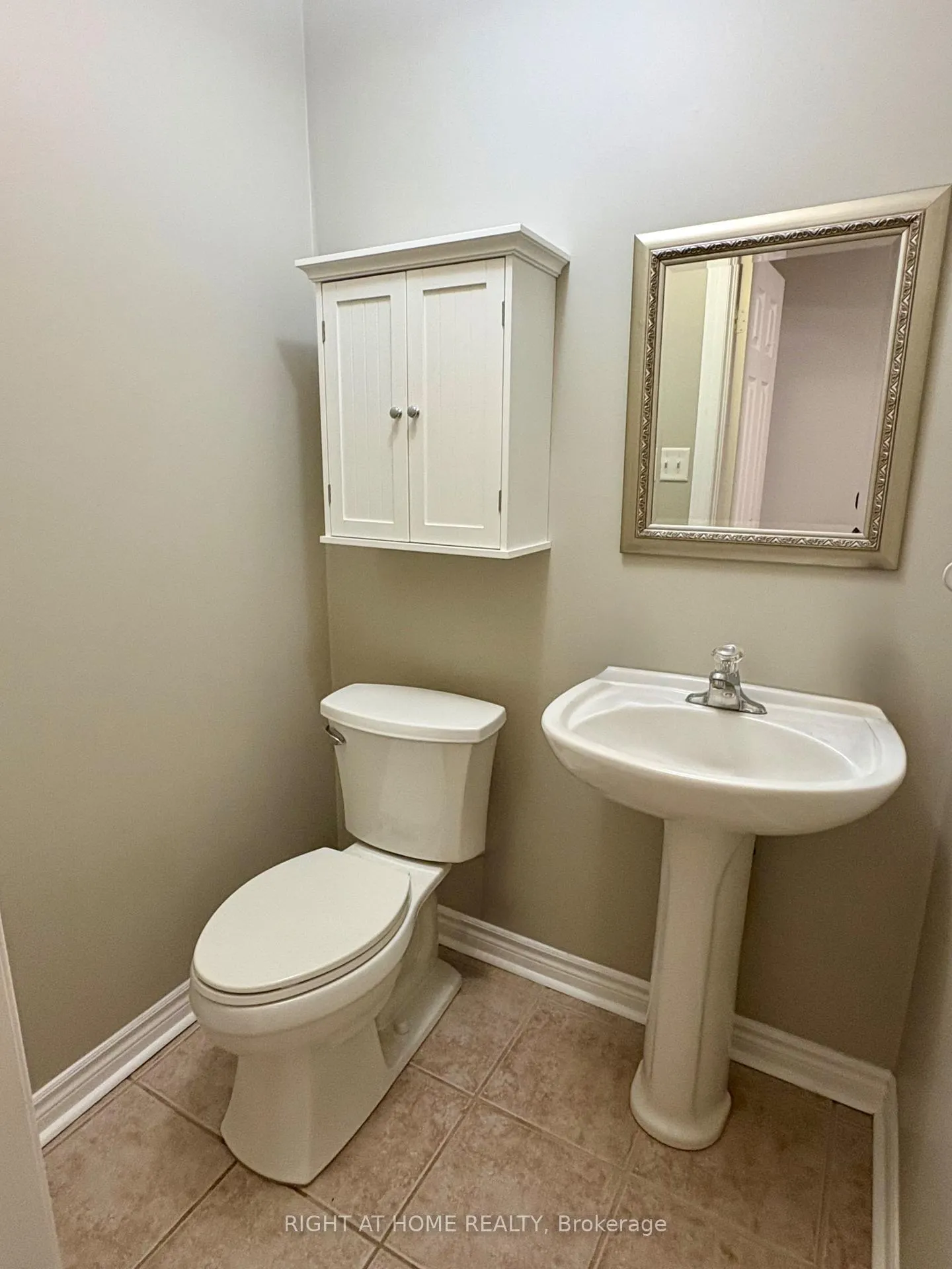Photo 7 of 10 Stephanie Lane, Barrie, Painswick South — HOMEH