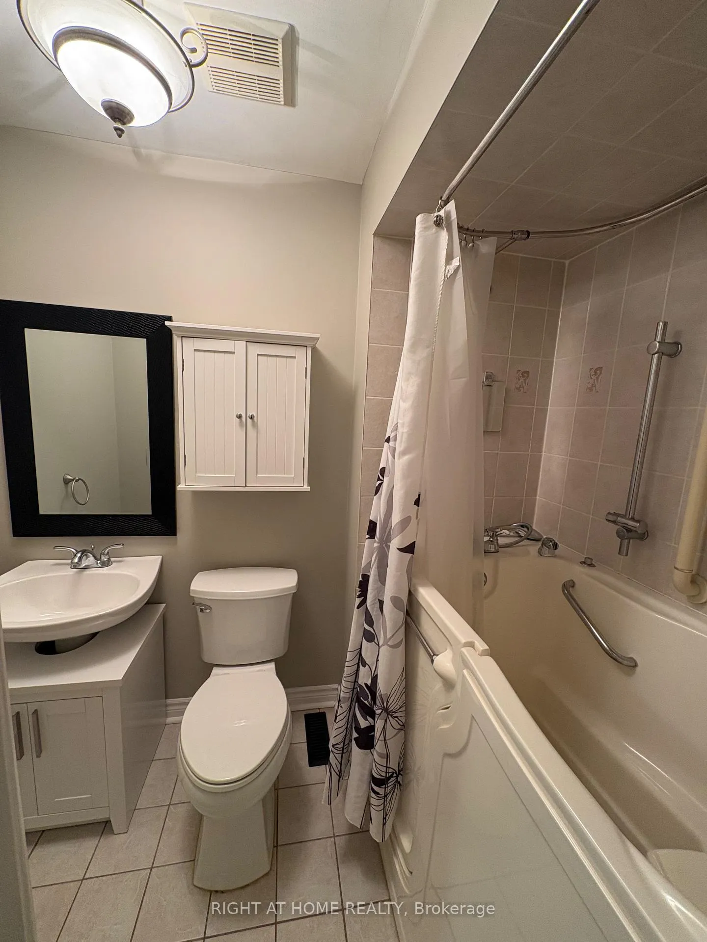 Photo 12 of 10 Stephanie Lane, Barrie, Painswick South — HOMEH