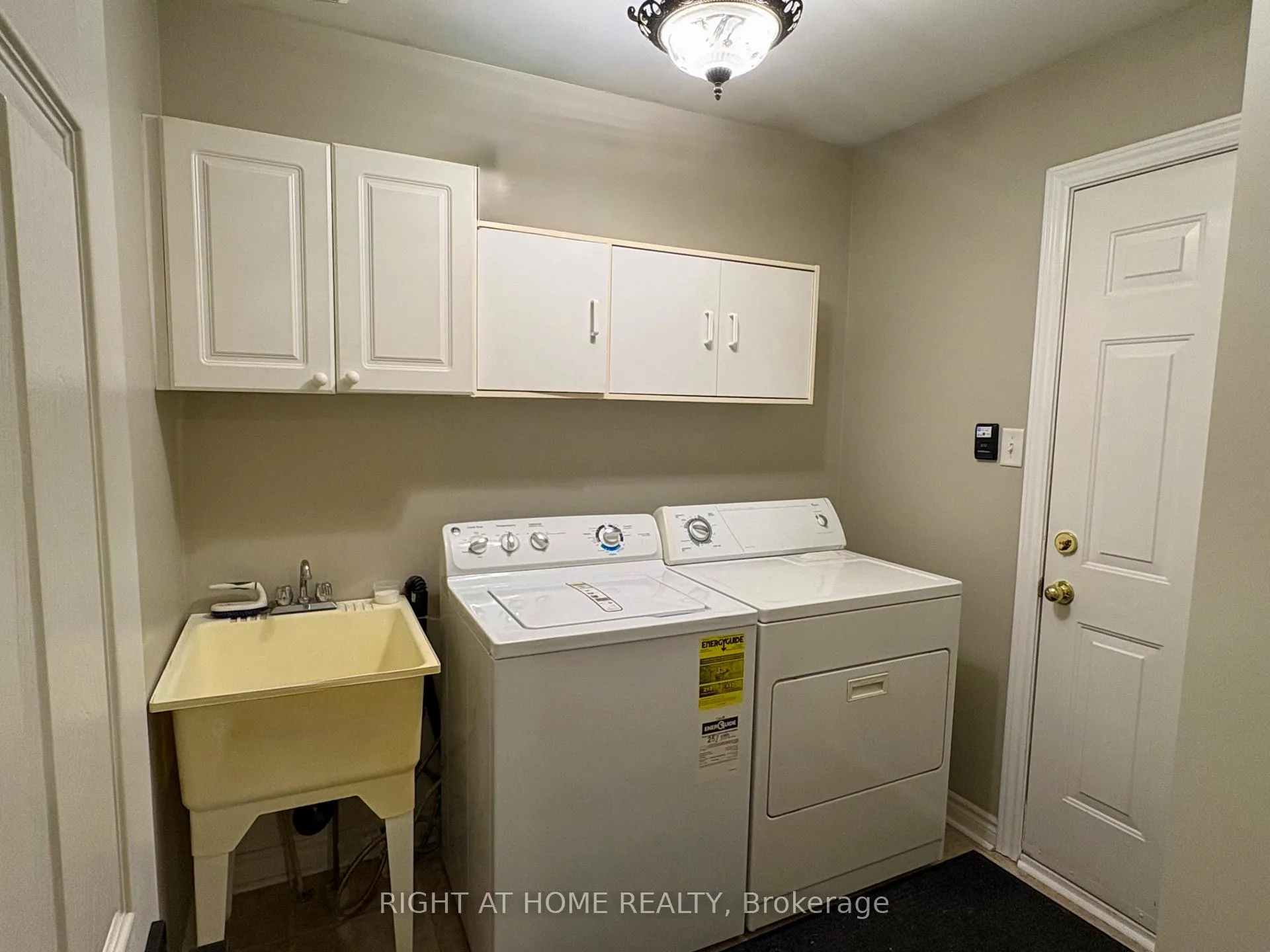 Photo 14 of 10 Stephanie Lane, Barrie, Painswick South — HOMEH